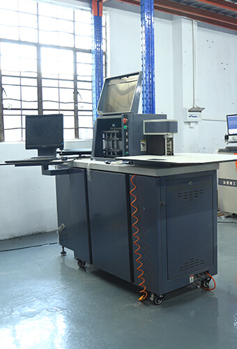 Automatic bending machine Automatic bending machine