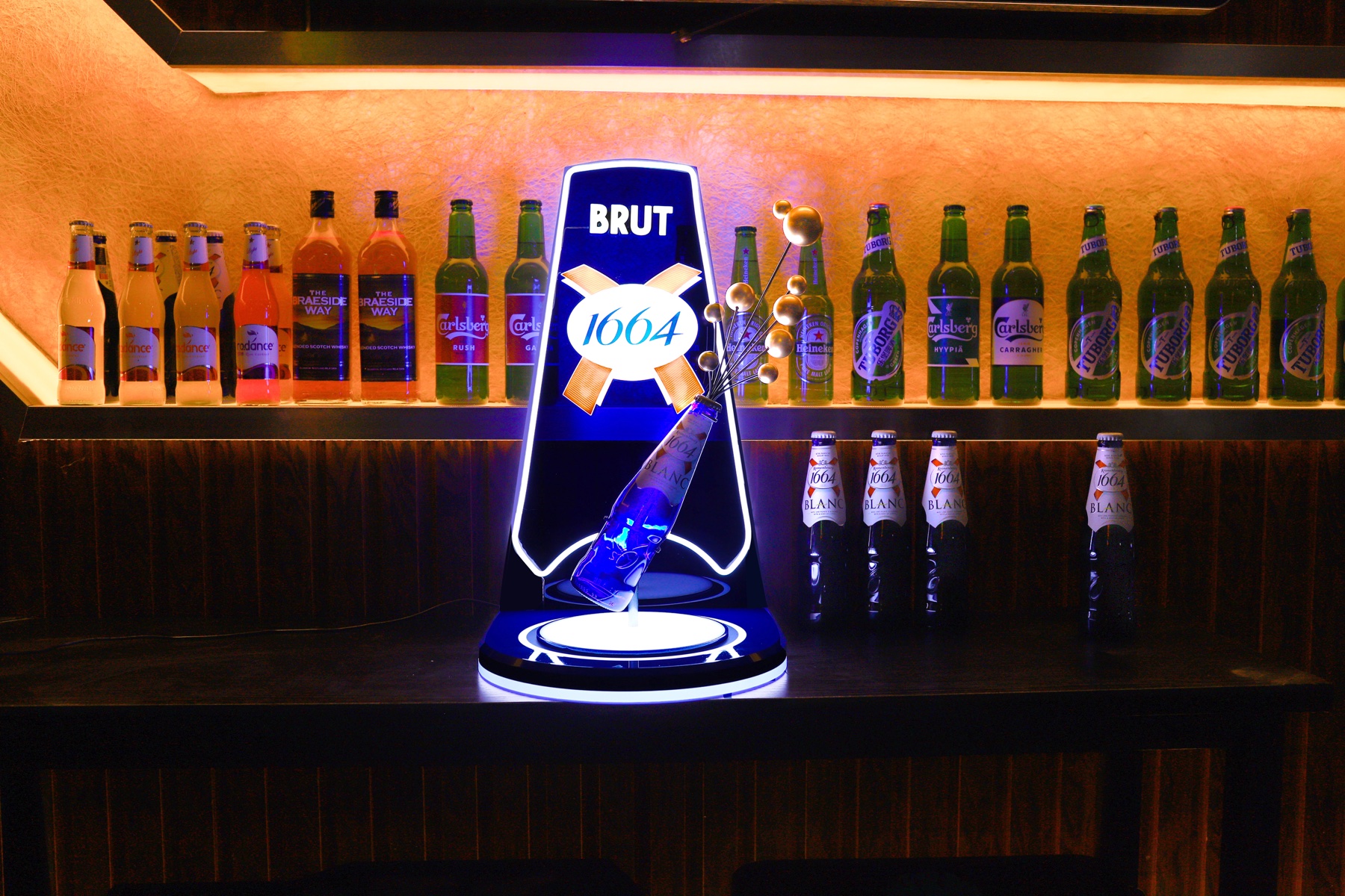 Custom illuminated bottle glorifier
