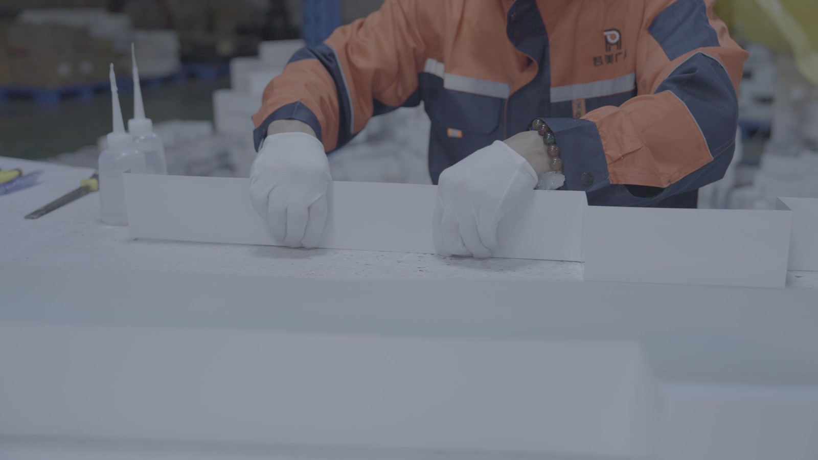 Bulk Light Box Packaging: Confirm the Carton and the Contents