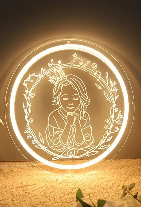 Silicone Neon Rings with Engraved Details: Two Different Types of Linework